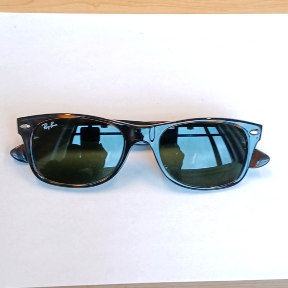 Ray-Ban RB2132 New Wayfarer Tortoise Shell Sunglasses. Classic unisex frame.